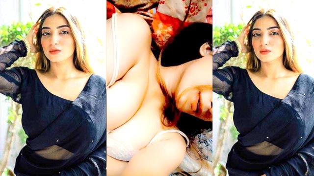 Hot Pakistani College Girl Teasing Boobs Showing