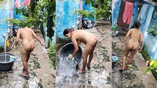 Desi Milf Bhabhi Bathing Her Home Captured Secretly Viral Clips – indiansexstories3